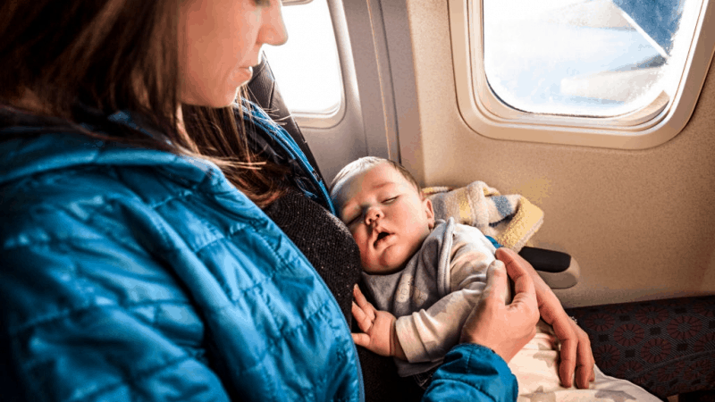 Cuándo puede un recién nacido viajar en avión