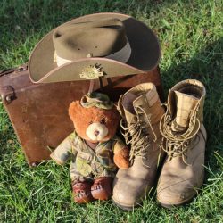 El éxito de las botas militares: el calzado que está de moda esta temporada