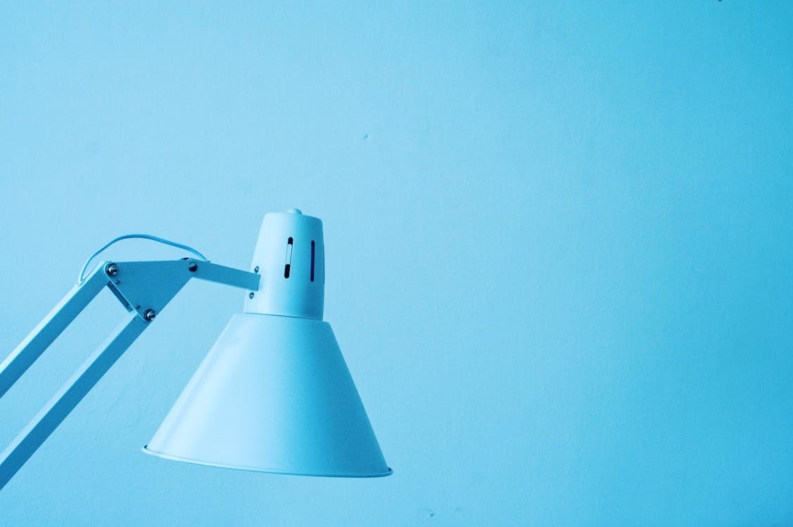 Lámparas de escritorio con estilo para no enturbiar tu decorado
